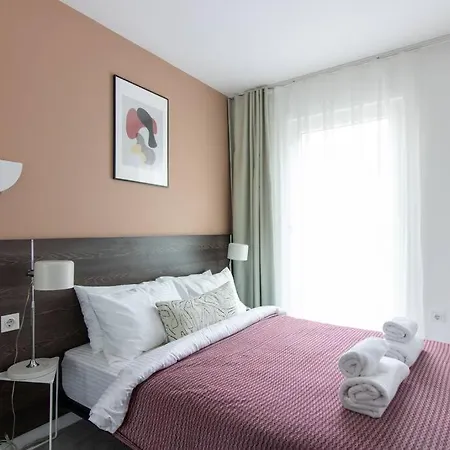 Charming And Chic 2br W Parking #84 *
