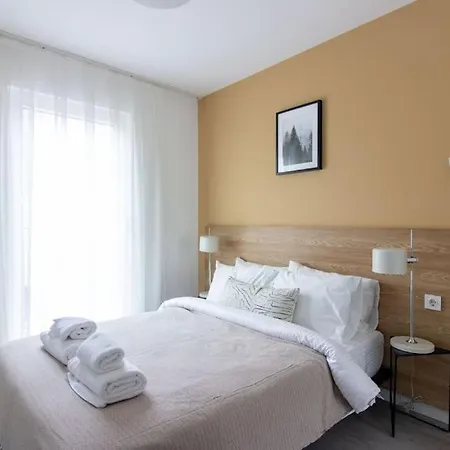 Charming And Chic 2br W Parking #84 شقة